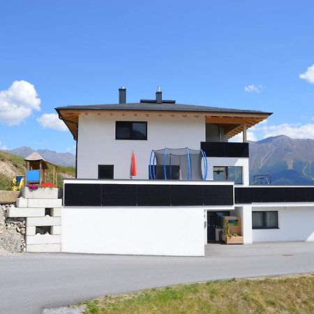 Apart Bergsonne Fiss Luaran gambar