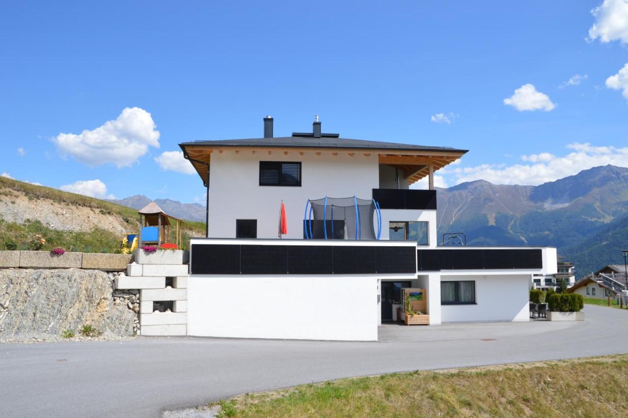 Apart Bergsonne Fiss Luaran gambar